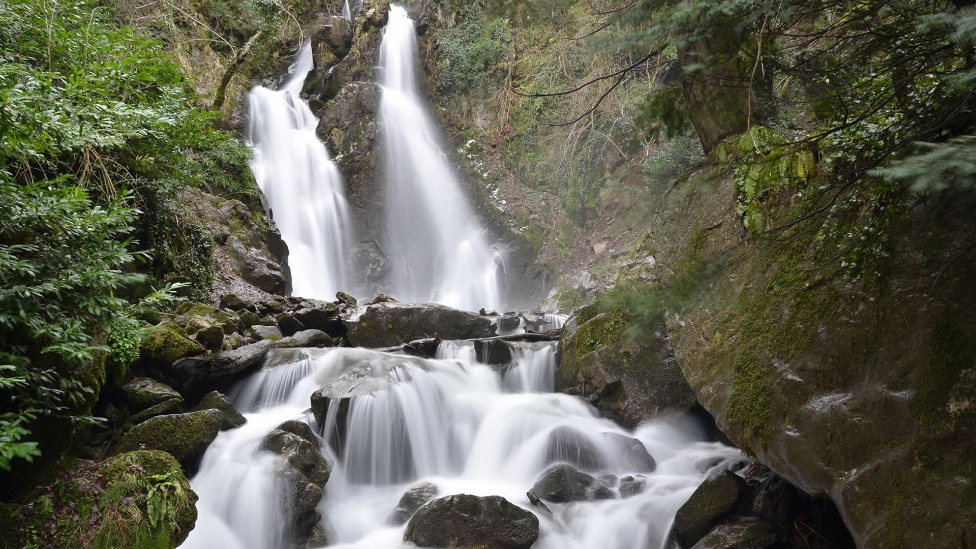 Den Oylat Wasserfall sollte man beim Besuch der Oylat Höhle nicht verpassen!