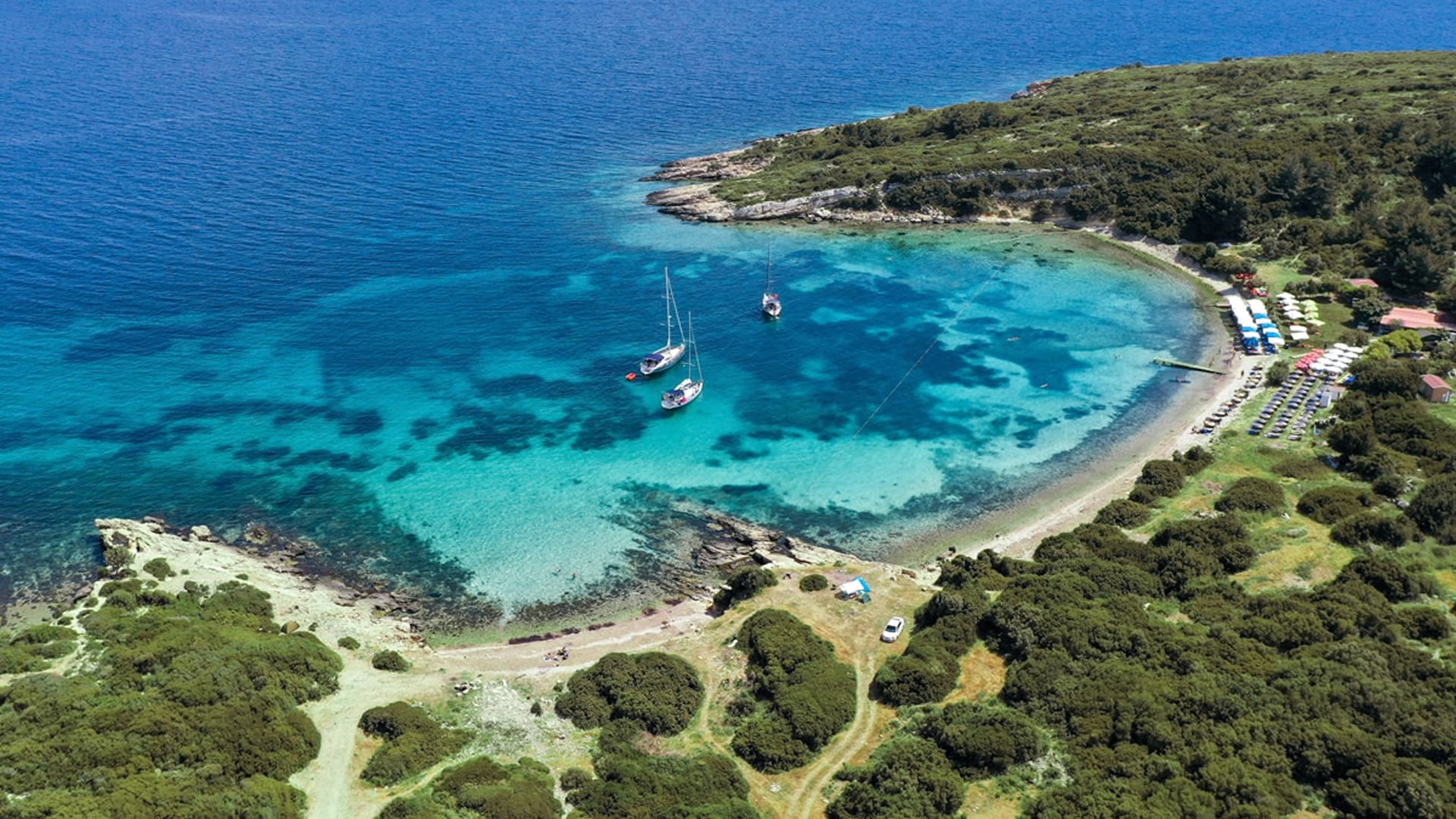 Lassen Sie uns die Bucht von Bodrum mit dem von uns gemieteten Auto erkunden