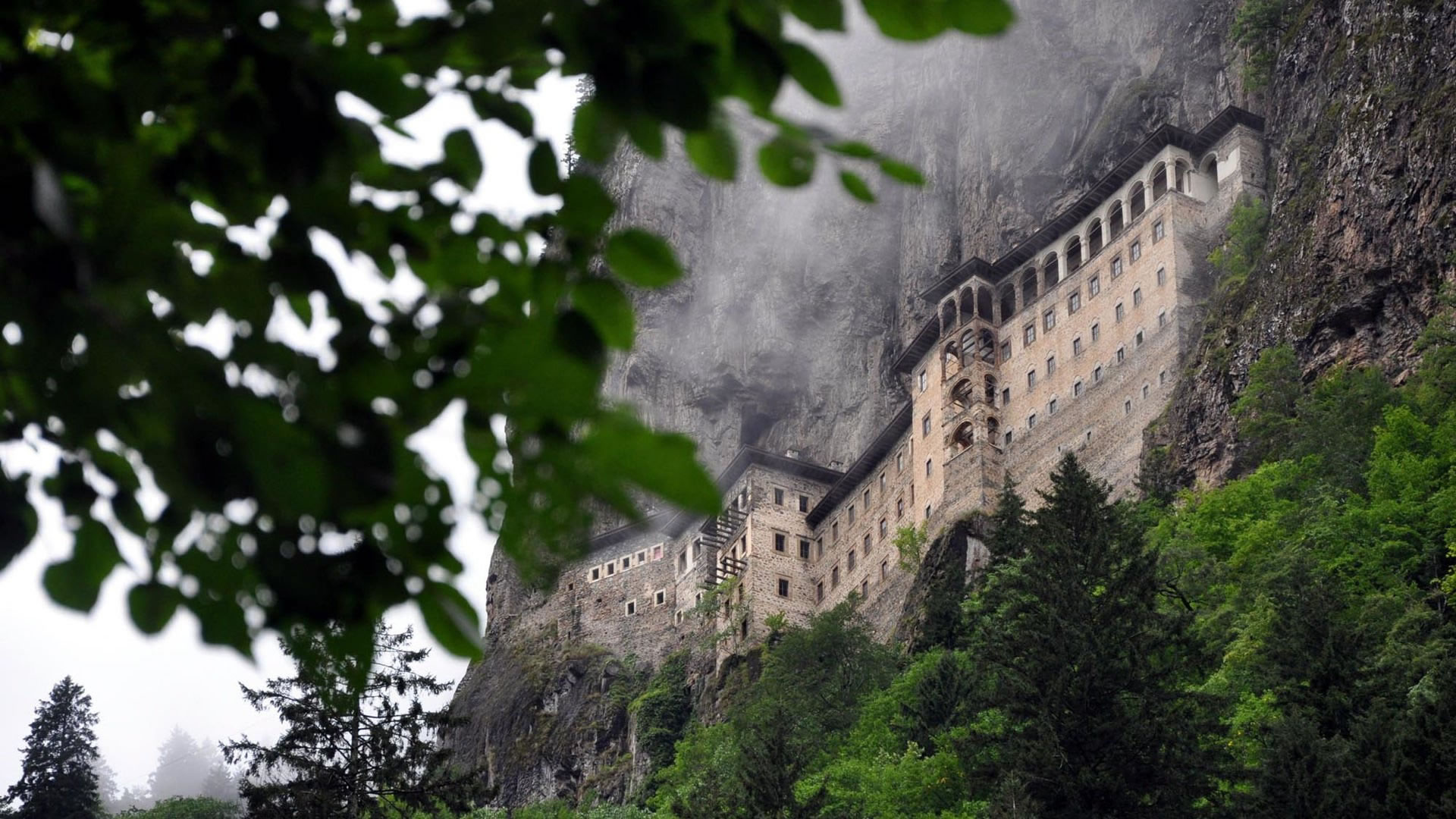 Eine Entdeckung der Geschichte, in die Berge Gemeißelt