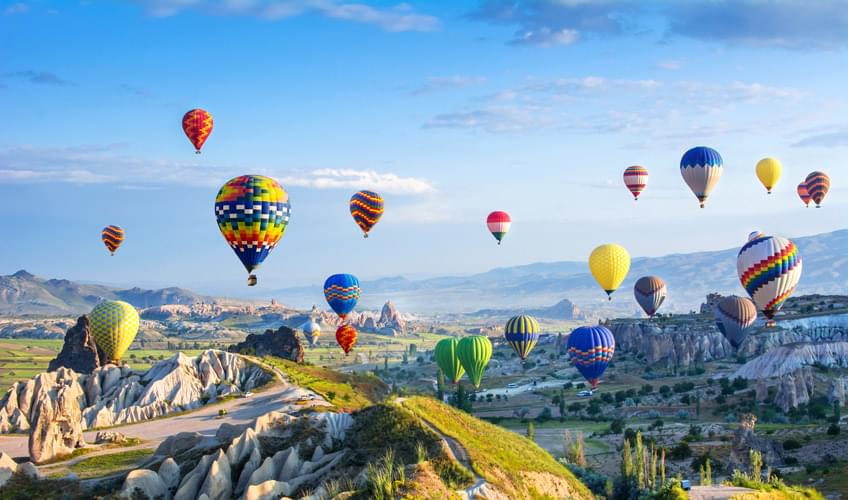 Kapadokya'nın Büyüleyici Doğal Güzelliklerini Araç Kiralayarak Keşfedin