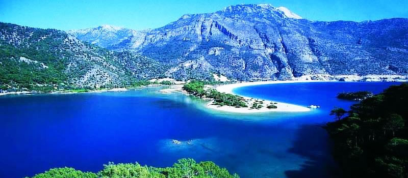 Muğla'nın Sırlarını Keşfetmek İçin Özgür Bir Yolculuk Araç Kiralama