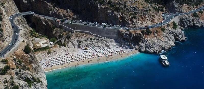 Entdecken Sie Kas mit dem Auto, das Sie am Flughafen Antalya gemietet haben