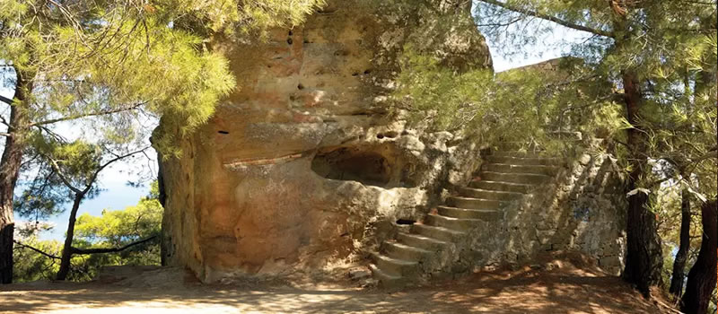 Zeus Altarı ve Tarihi Zenginlikler